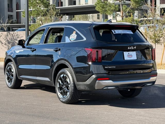 Used 2024 Kia Sorento S image 3