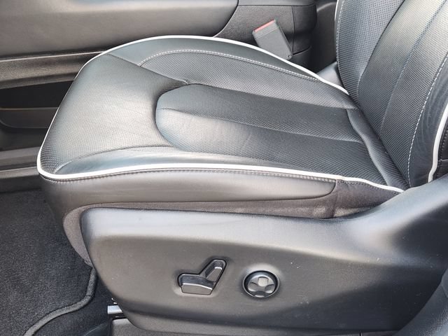 Certified 2023 Chrysler Pacifica Limited w/ S Appearance Package AWD/4WD image 25