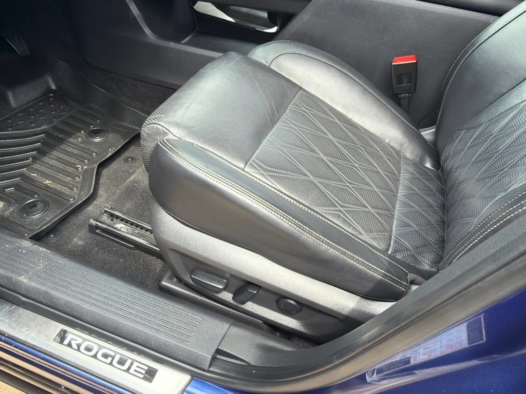 Used 2021 Nissan Rogue Platinum FWD image 11