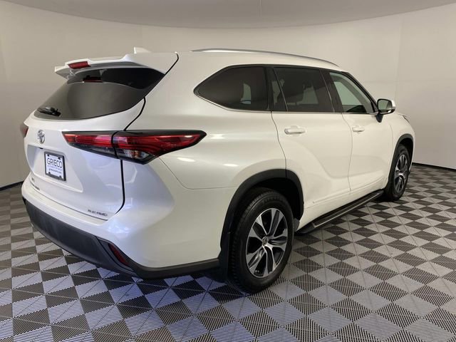 Used 2021 Toyota Highlander XLE image 9