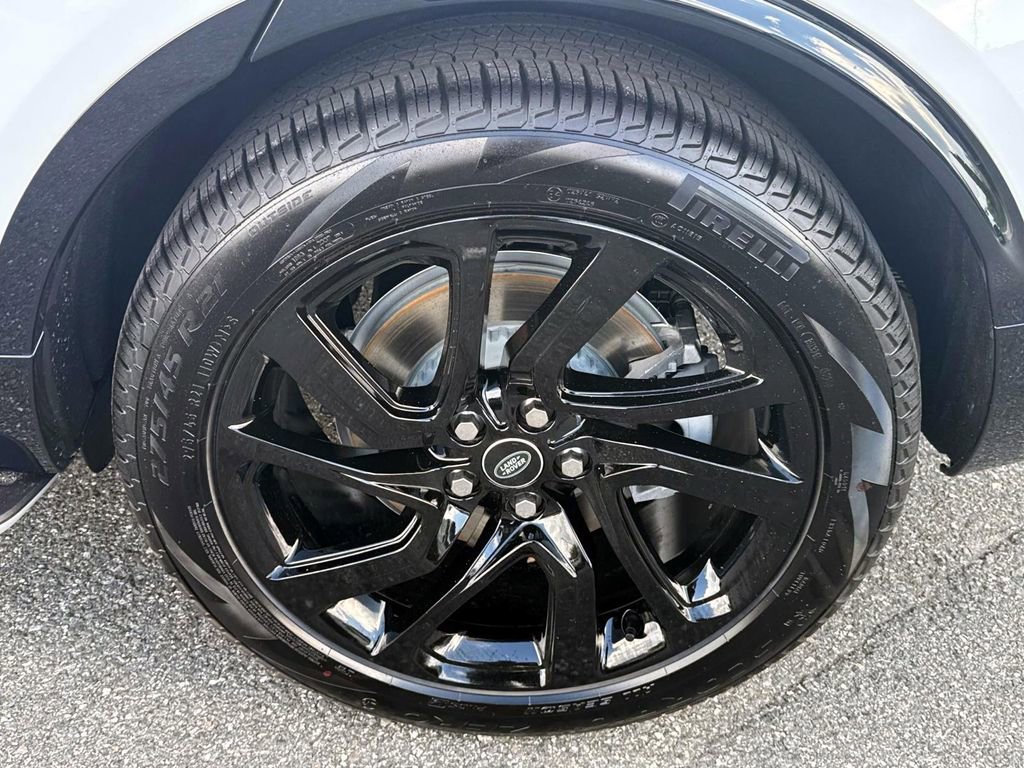 New 2025 Land Rover Discovery Dynamic SE image 3