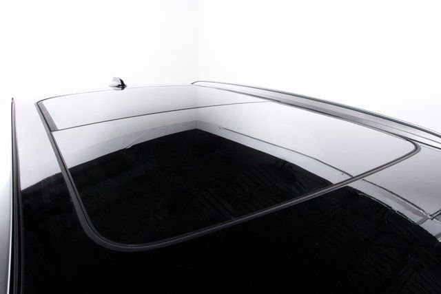 Certified 2025 Volvo XC40 B5 Plus image 40