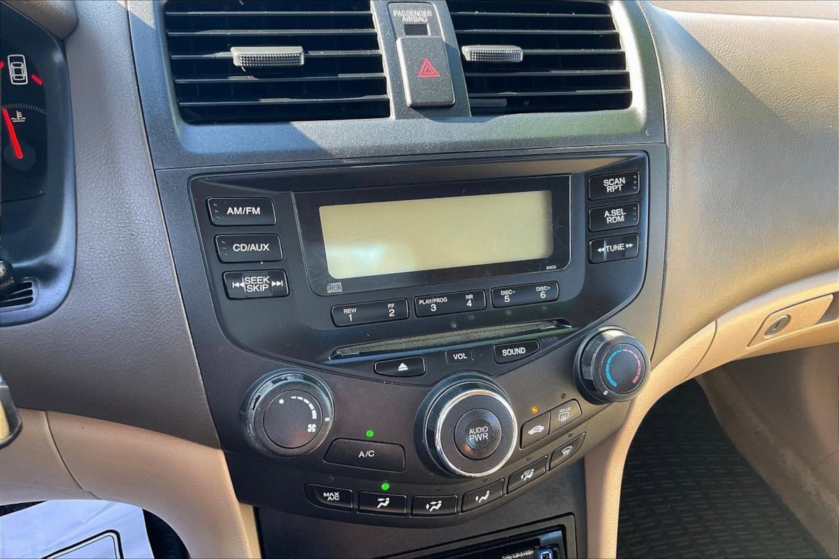 Used 2004 Honda Accord LX image 9
