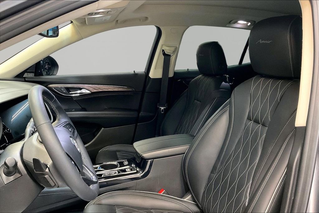 Used 2022 Buick Envision Avenir w/ Safety Package FWD image 22