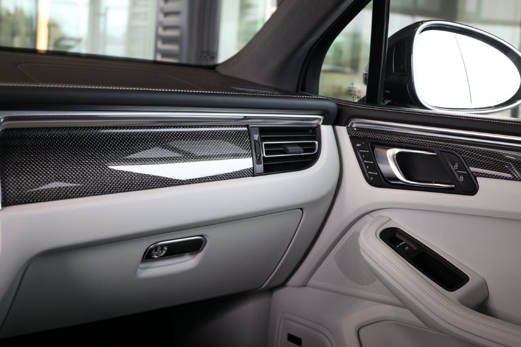 Certified 2025 Porsche Macan GTS AWD/4WD image 56