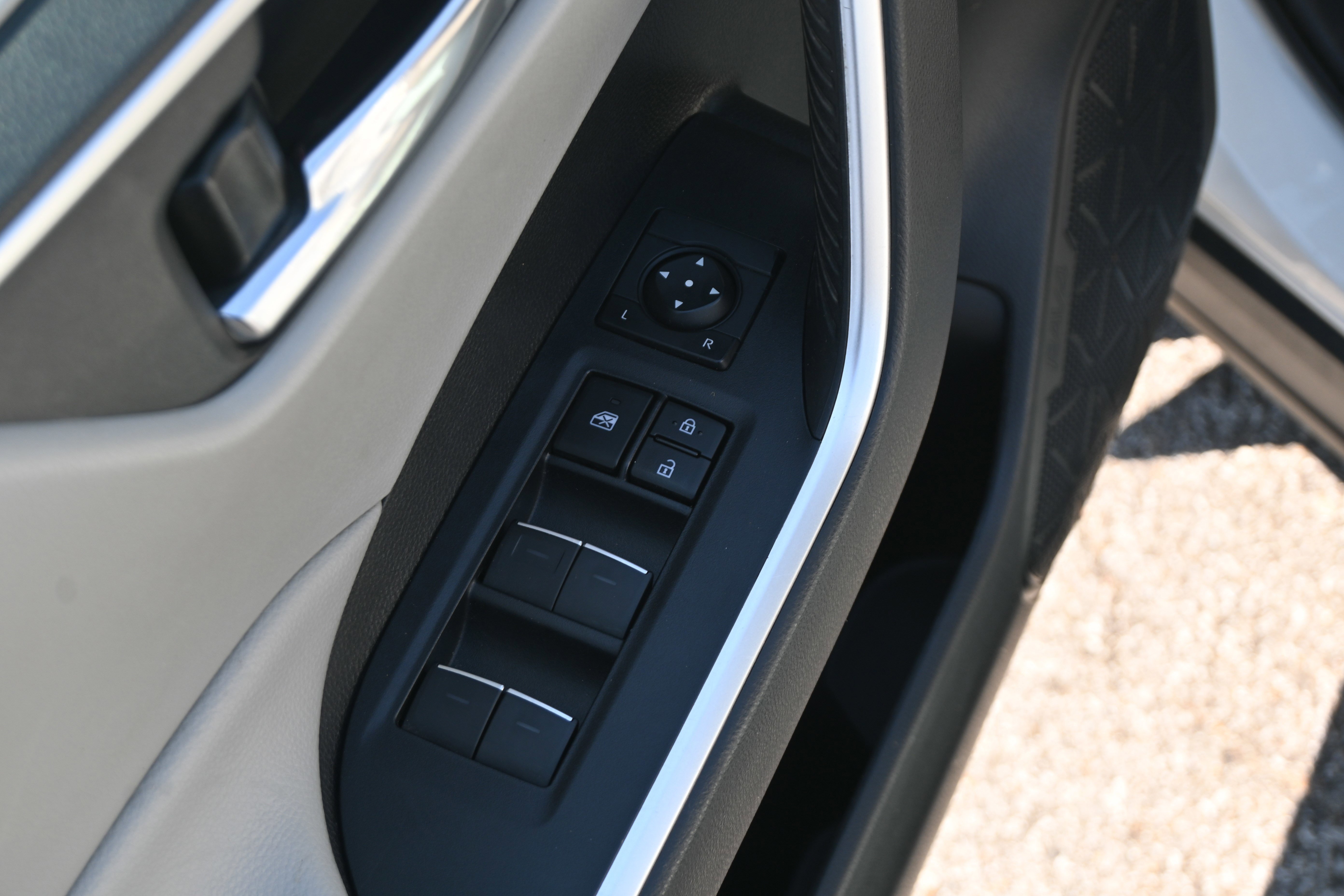 Used 2022 Toyota RAV4 XLE Premium image 29