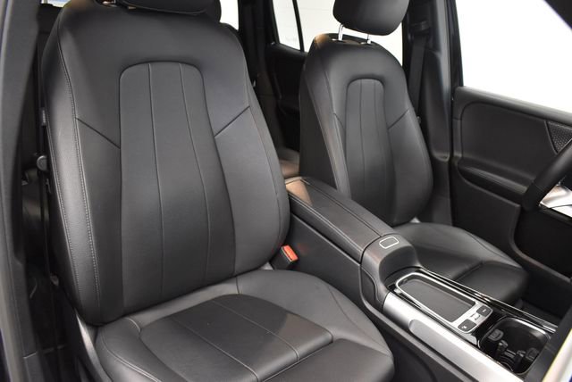 Used 2025 Mercedes-Benz GLB 250 4MATIC image 6