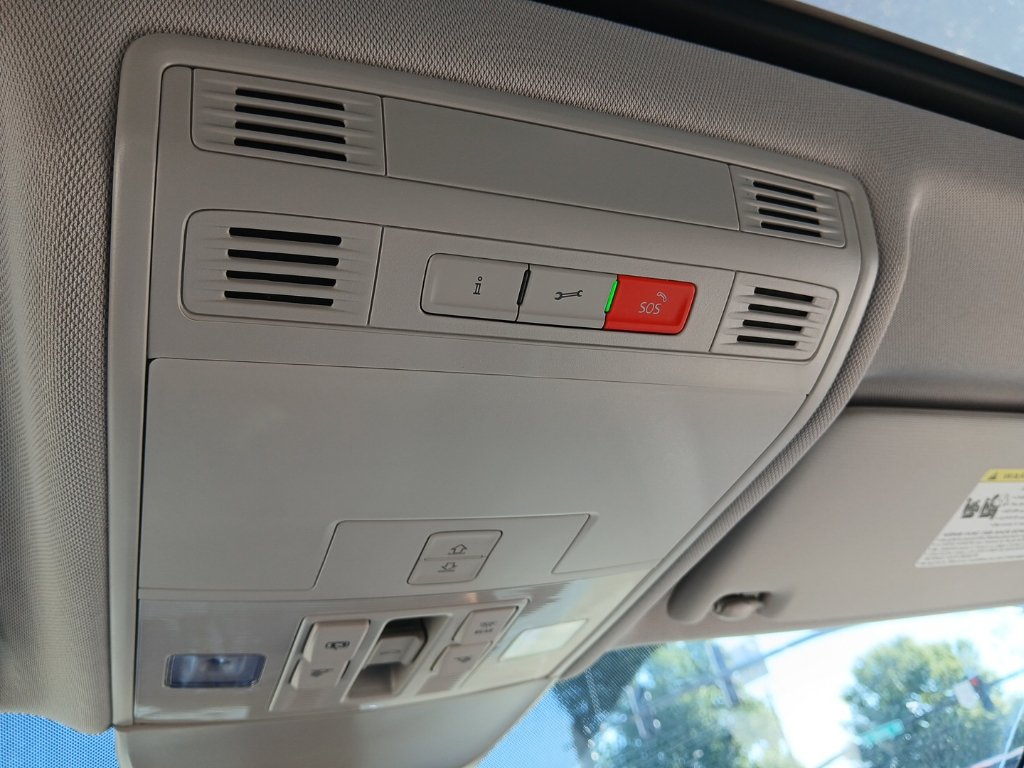 New 2027 Volkswagen Taos SE FWD image 18