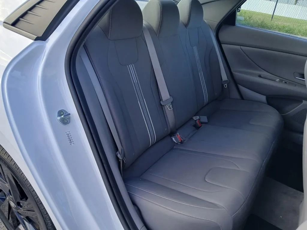 Used 2021 Hyundai Elantra Blue image 11