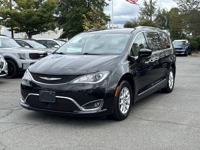 Used 2020 Chrysler Pacifica Touring-L FWD image 5