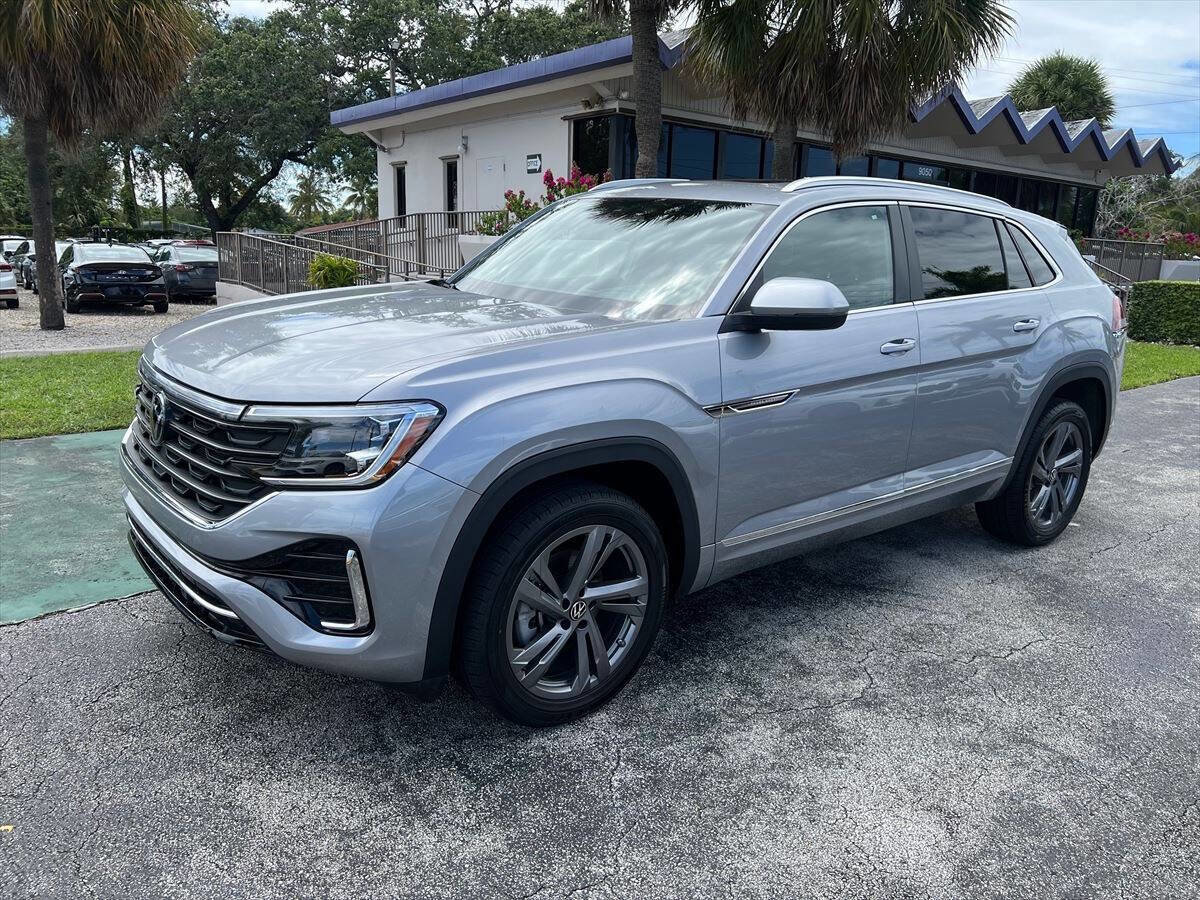 Used 2024 Volkswagen Atlas Cross Sport SEL R-Line image 2