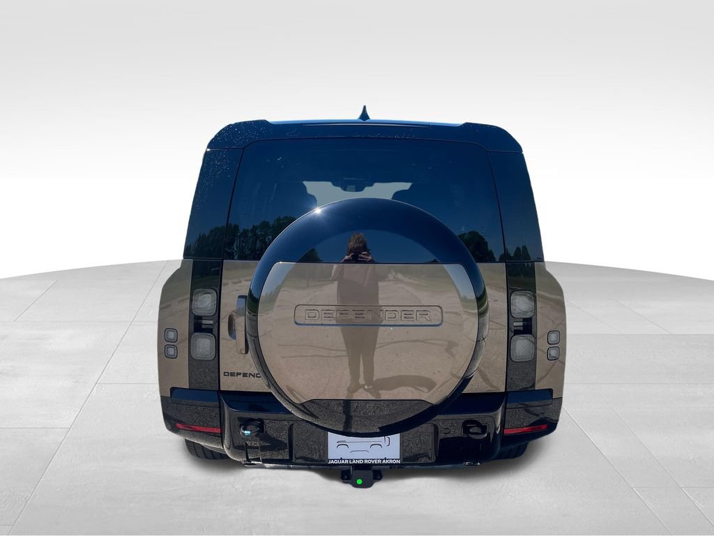 New 2026 Land Rover Defender 130 X-Dynamic SE AWD/4WD image 4