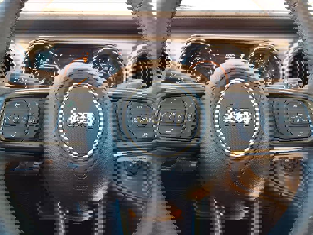 Used 2023 Jeep Gladiator Sport image 12