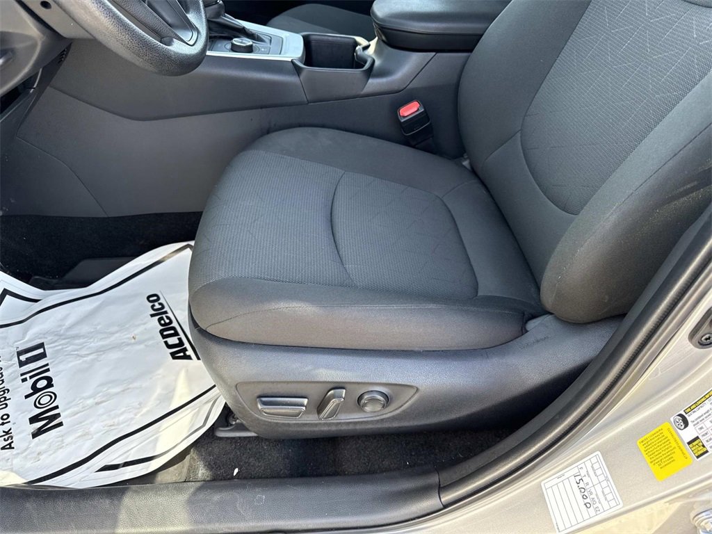 Used 2025 Toyota RAV4 XLE image 11