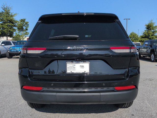 Certified 2023 Jeep Grand Cherokee Altitude AWD/4WD image 5