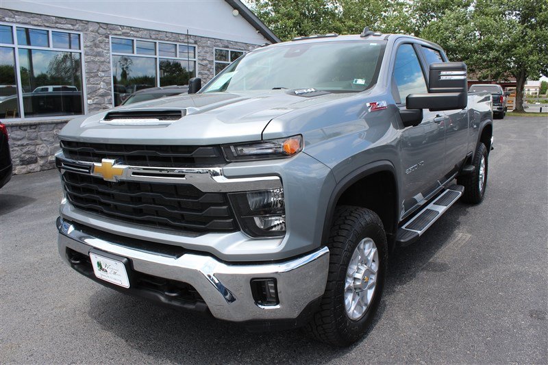 Used 2024 Chevrolet Silverado 2500 LT w/ All Star Edition AWD/4WD image 2