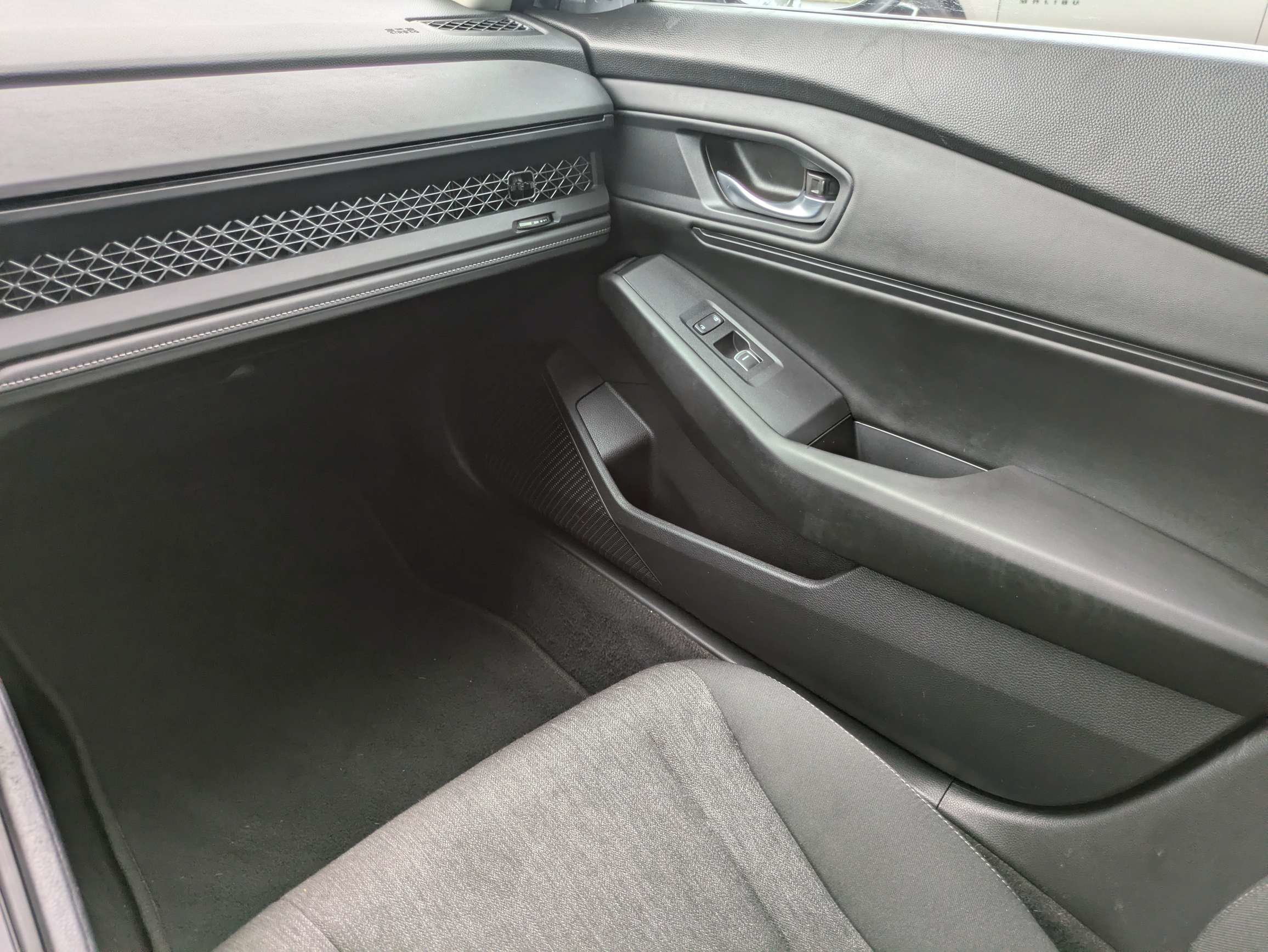 Used 2023 Honda Accord EX image 9