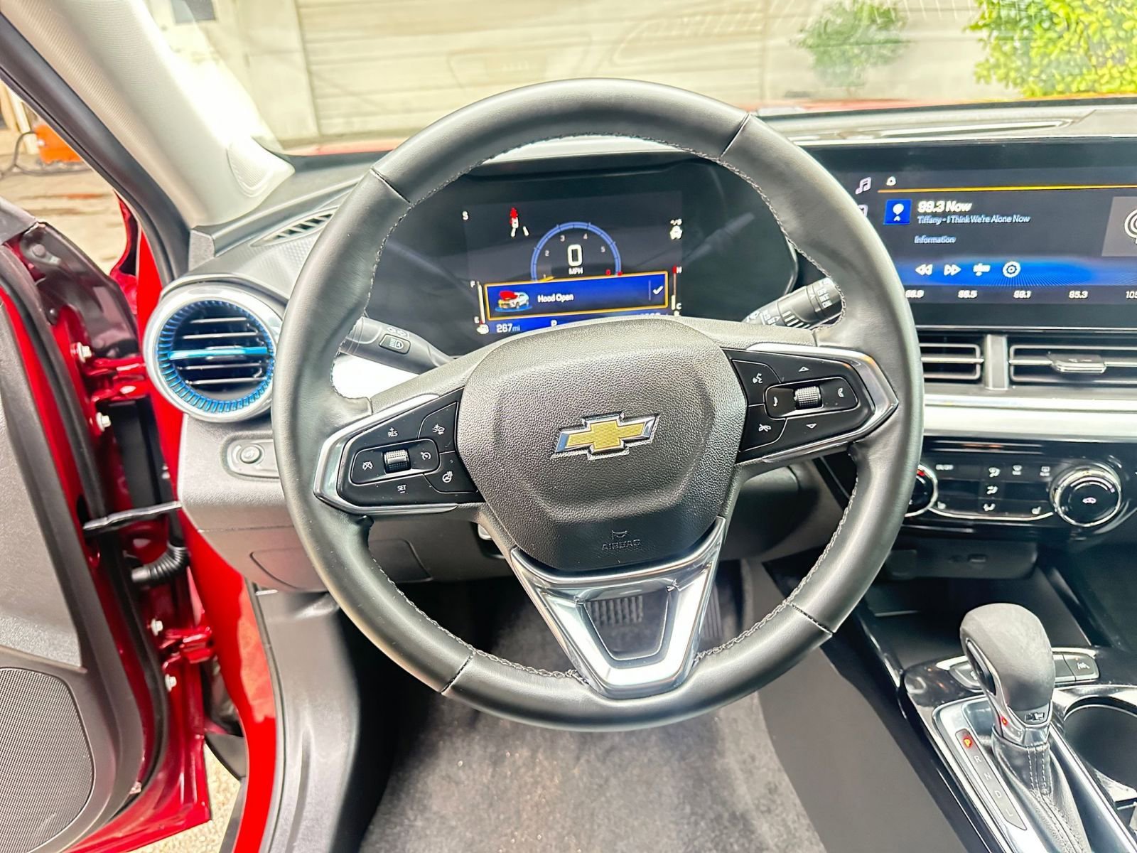 Used 2025 Chevrolet Trax LT w/ LT Convenience Package image 28