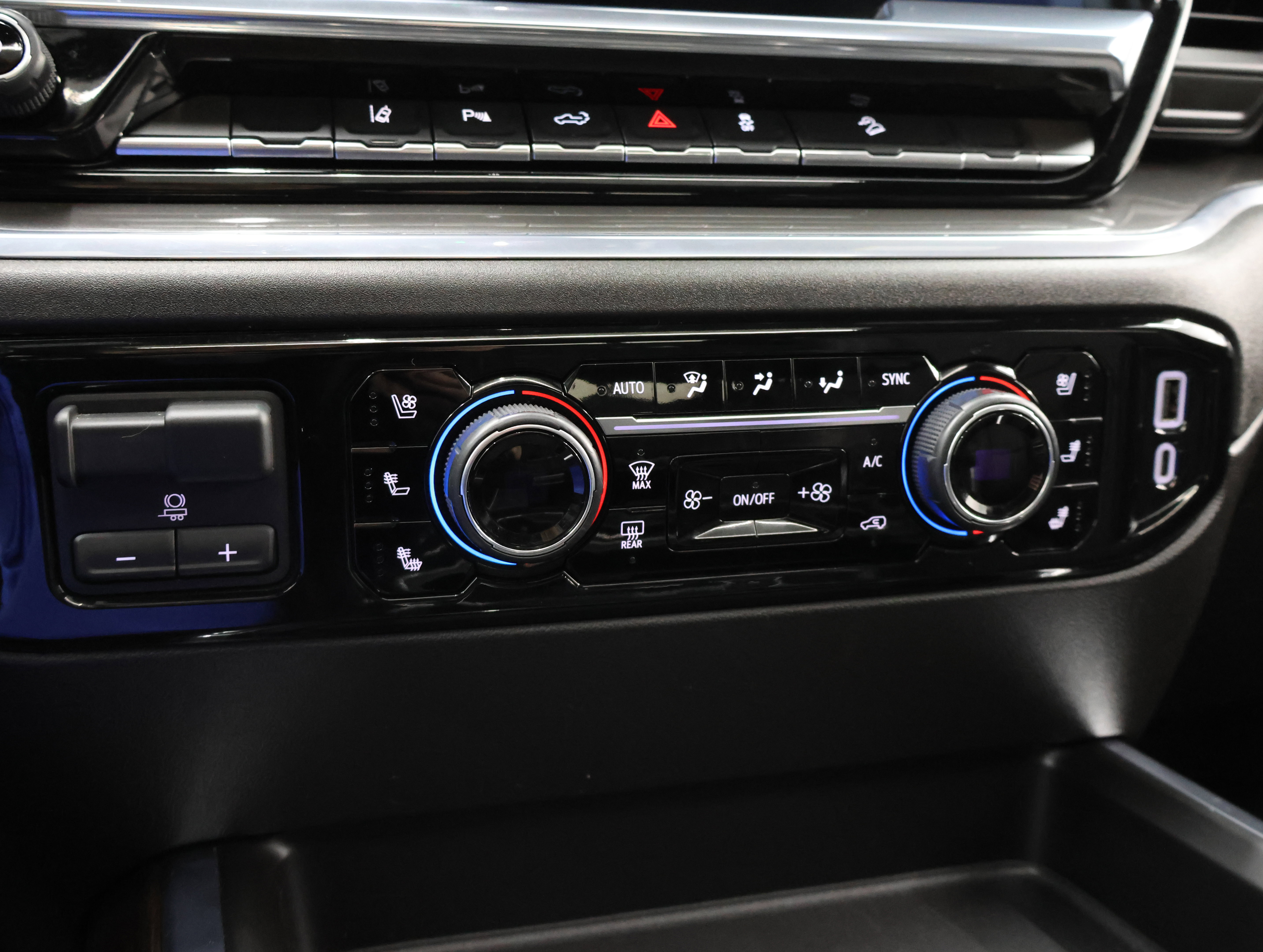 Used 2024 Chevrolet Silverado 3500 High Country w/ High Country Premium Package AWD/4WD image 57