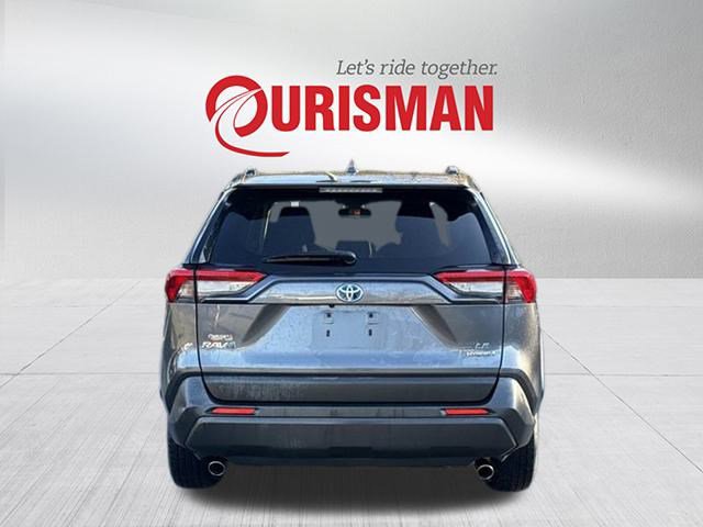 Used 2019 Toyota RAV4 LE image 3