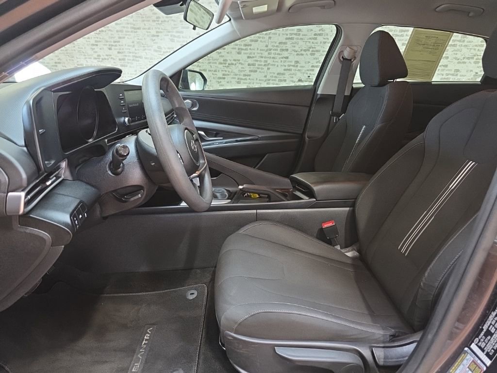 Used 2022 Hyundai Elantra SEL image 21