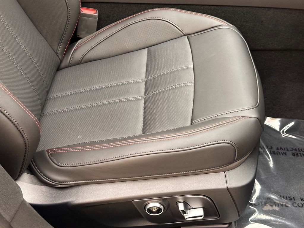 Used 2024 Maserati Levante GT Ultima AWD/4WD image 31