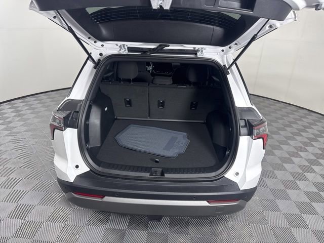 New 2026 Chevrolet Equinox LT w/ Safety and Technology Package FWD image 14