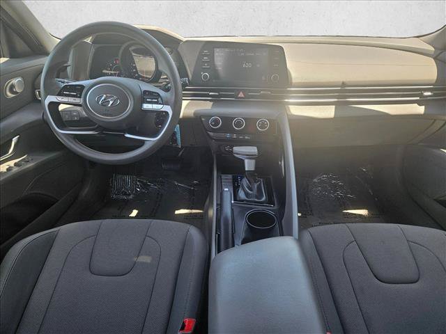 Used 2023 Hyundai Elantra SE FWD image 16