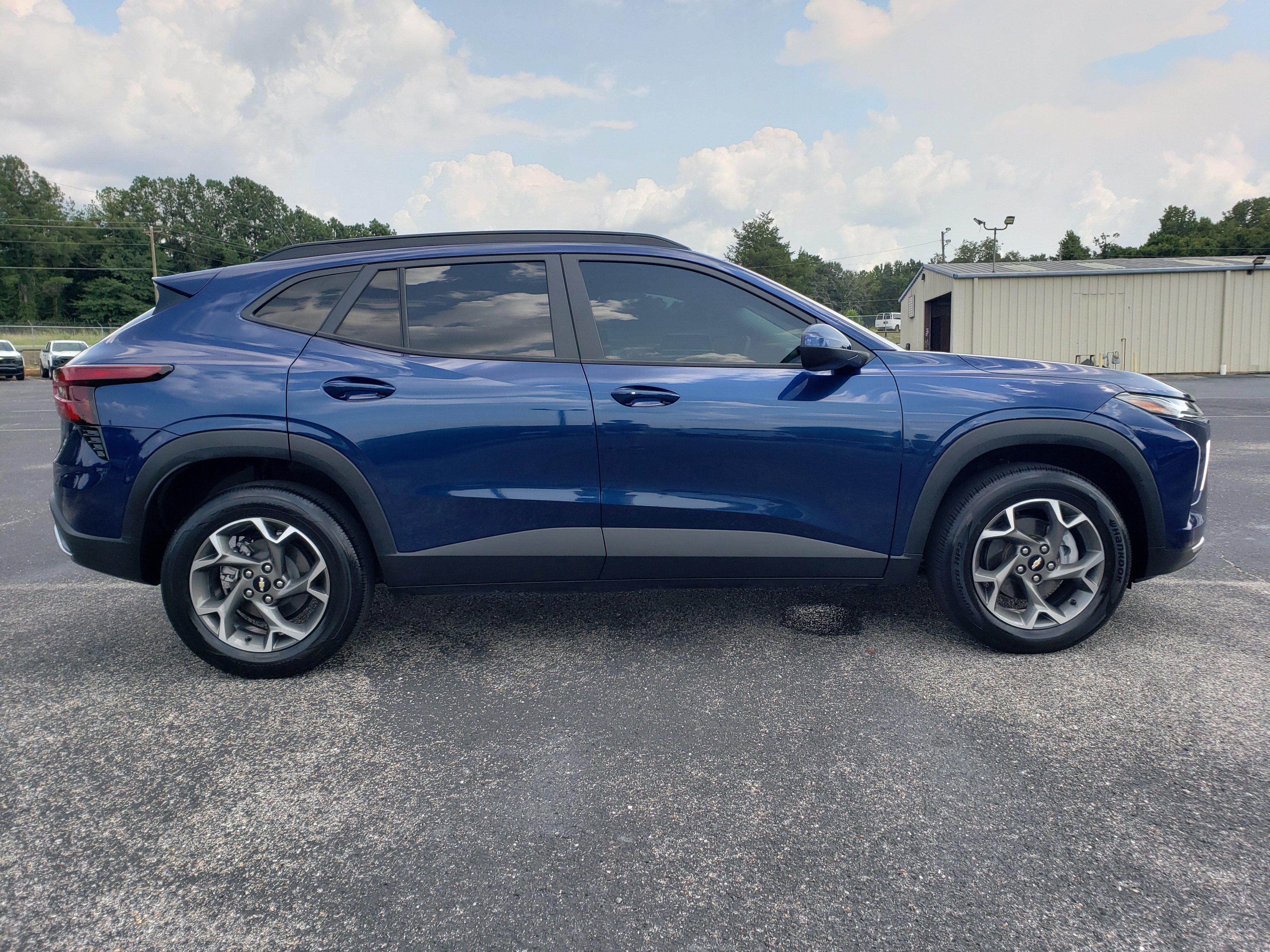 Used 2024 Chevrolet Trax LT w/ Driver Confidence Package FWD image 5