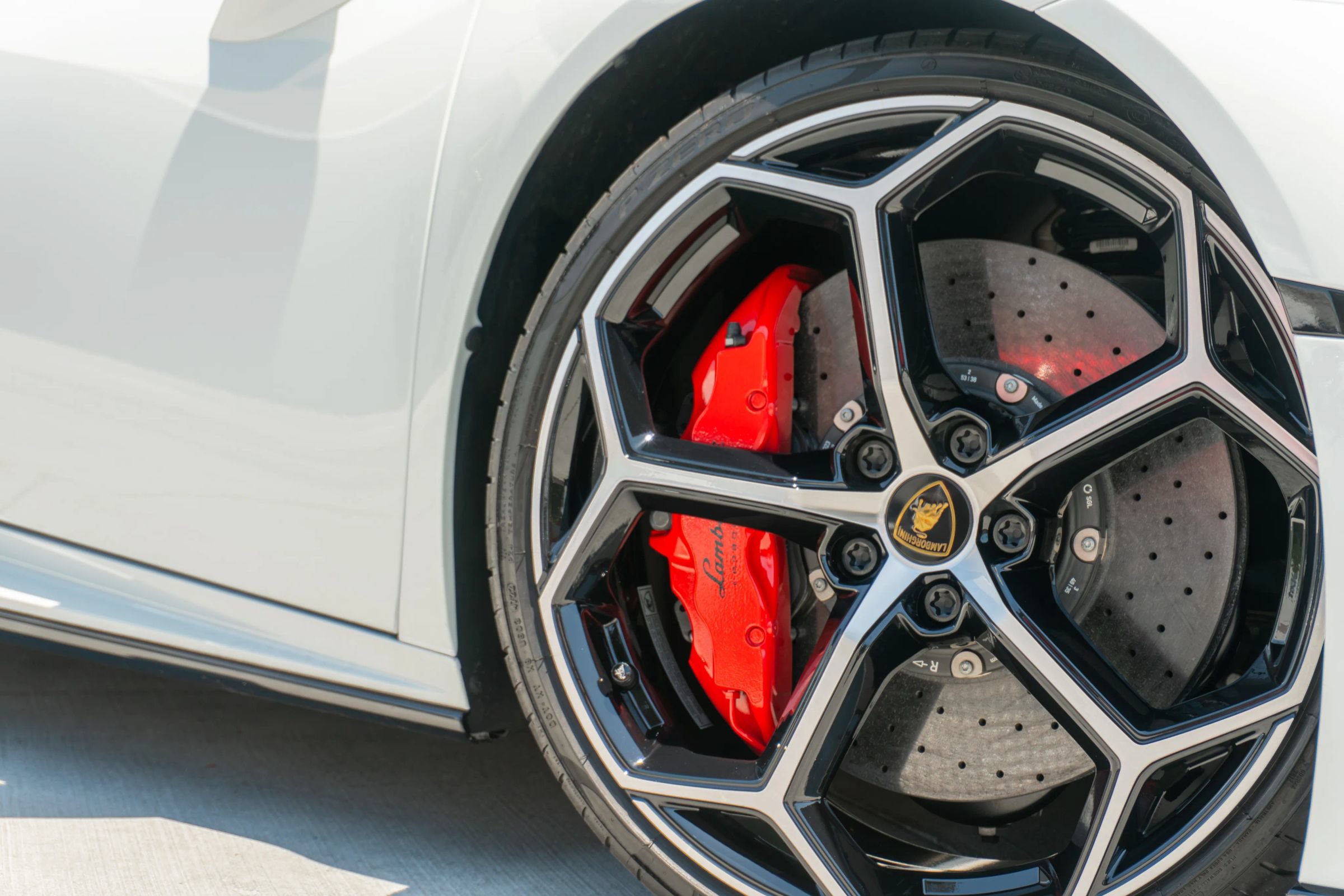 Used 2023 Lamborghini Huracan EVO RWD image 39