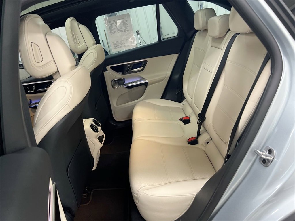 Used 2025 Mercedes-Benz GLC 350e 4MATIC image 24