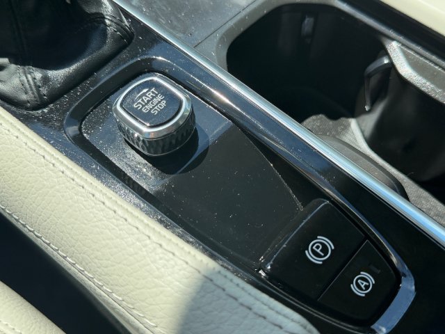 Used 2022 Volvo XC90 T5 Momentum w/ Climate Package FWD image 25