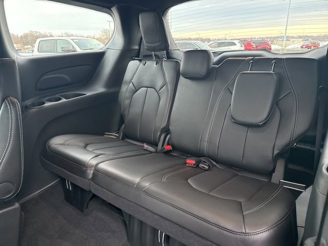 New 2026 Chrysler Pacifica Select w/ S Appearance Package image 3