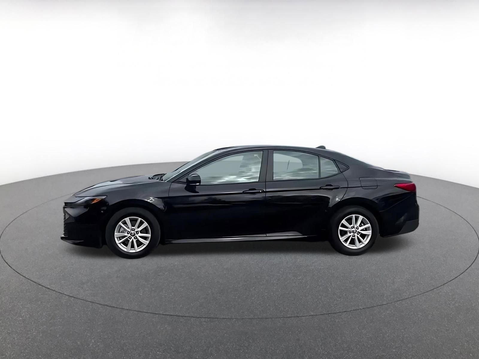 Used 2025 Toyota Camry LE image 7