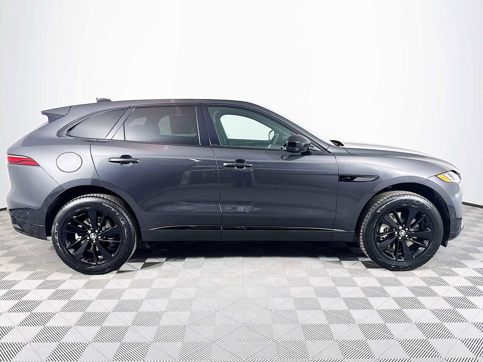 New 2026 Jaguar F-PACE R-Dynamic S image 3