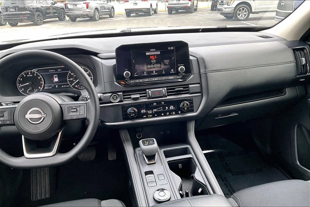 Used 2024 Nissan Pathfinder S AWD/4WD image 8