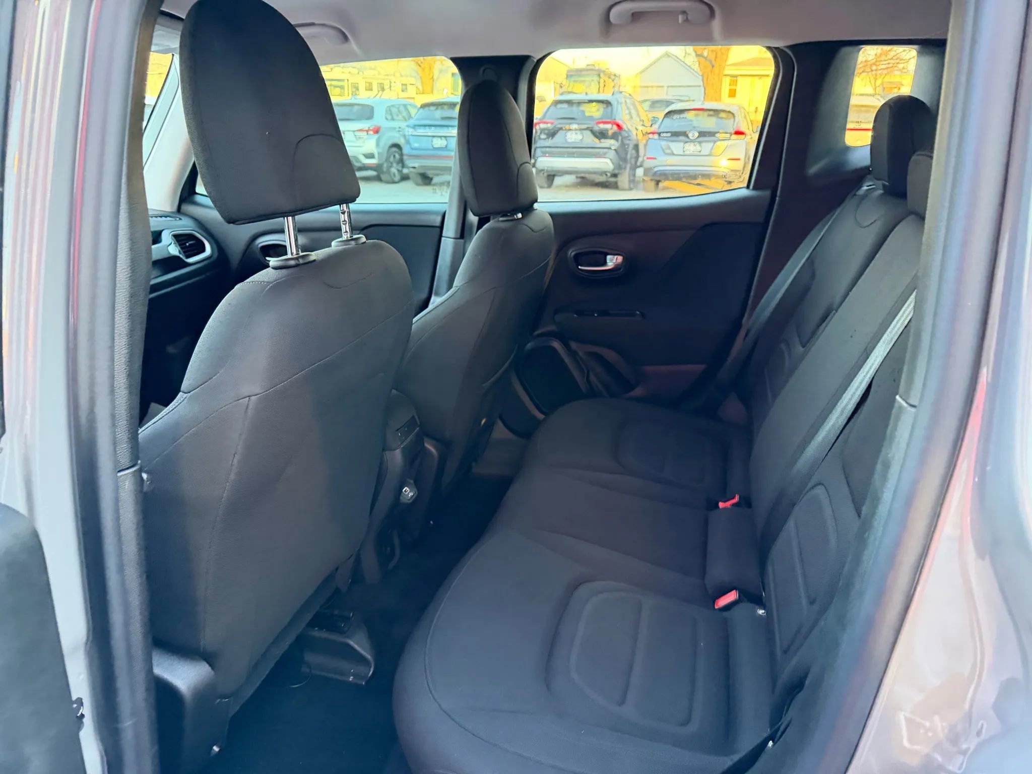 Used 2019 Jeep Renegade Latitude w/ Cold Weather Group image 12