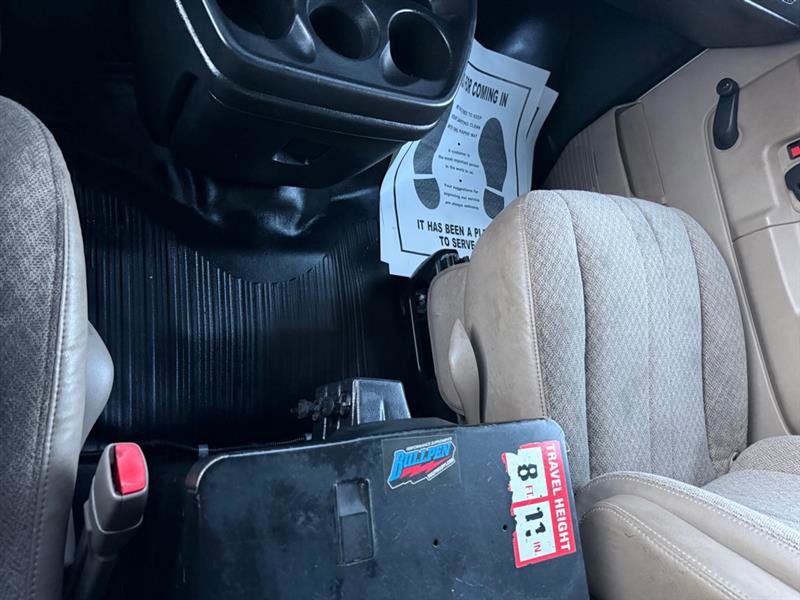 Used 2011 Chevrolet Express 2500 image 26