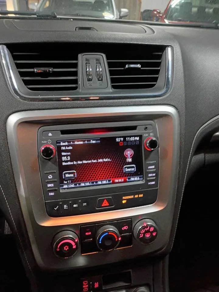 Used 2015 GMC Acadia SLE FWD image 9
