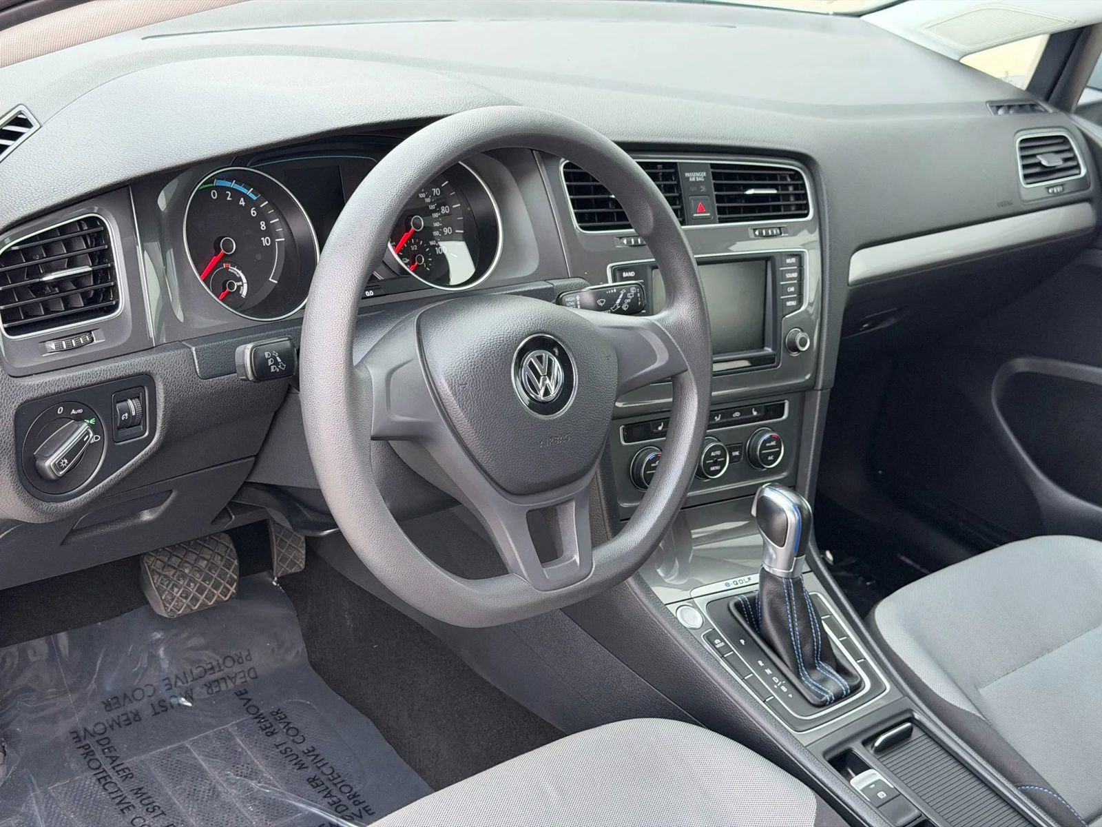 Used 2016 Volkswagen e-Golf SE image 14