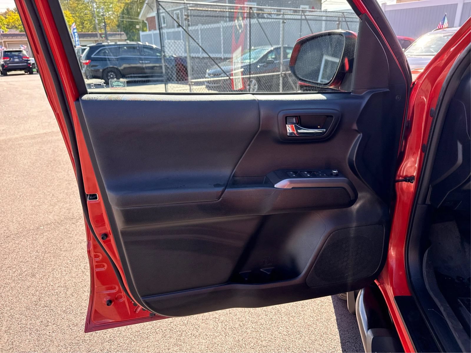 Used 2017 Toyota Tacoma TRD Sport w/ Tow Package (A/T) AWD/4WD image 20