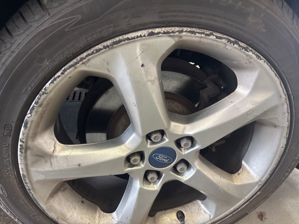 Used 2013 Ford Fusion SE FWD image 12