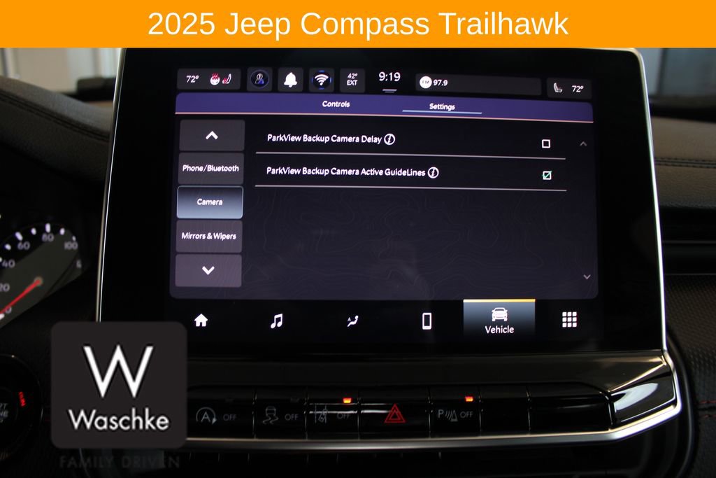 Used 2025 Jeep Compass Trailhawk w/ Trailhawk Convenience Group AWD/4WD image 53
