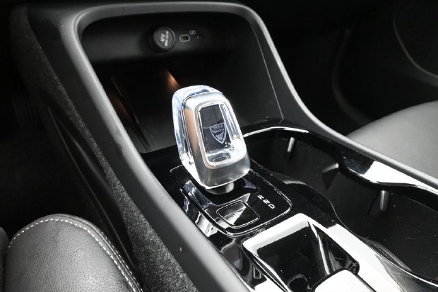 Used 2025 Volvo XC40 B5 Plus AWD/4WD image 12