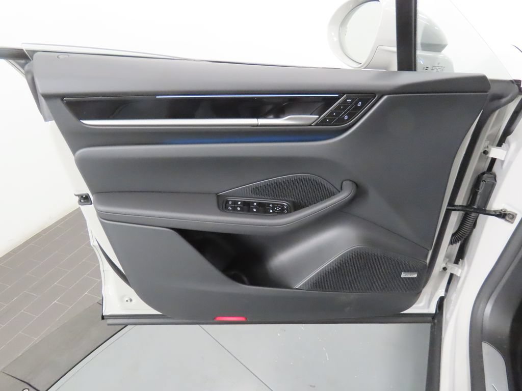 New 2026 Porsche Macan 4 Electric AWD/4WD image 36