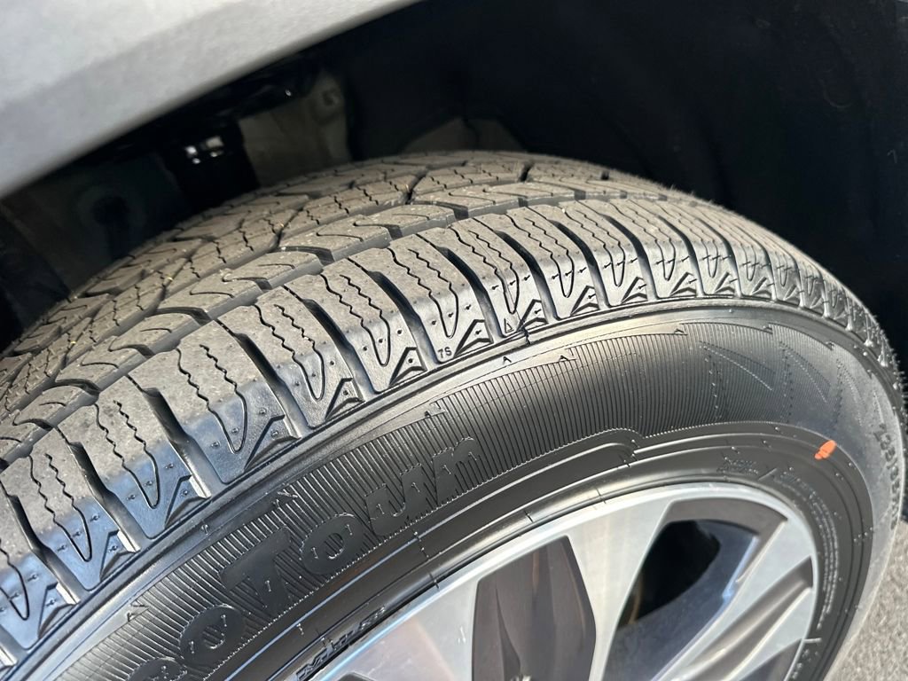 Used 2021 Toyota Highlander XLE image 13