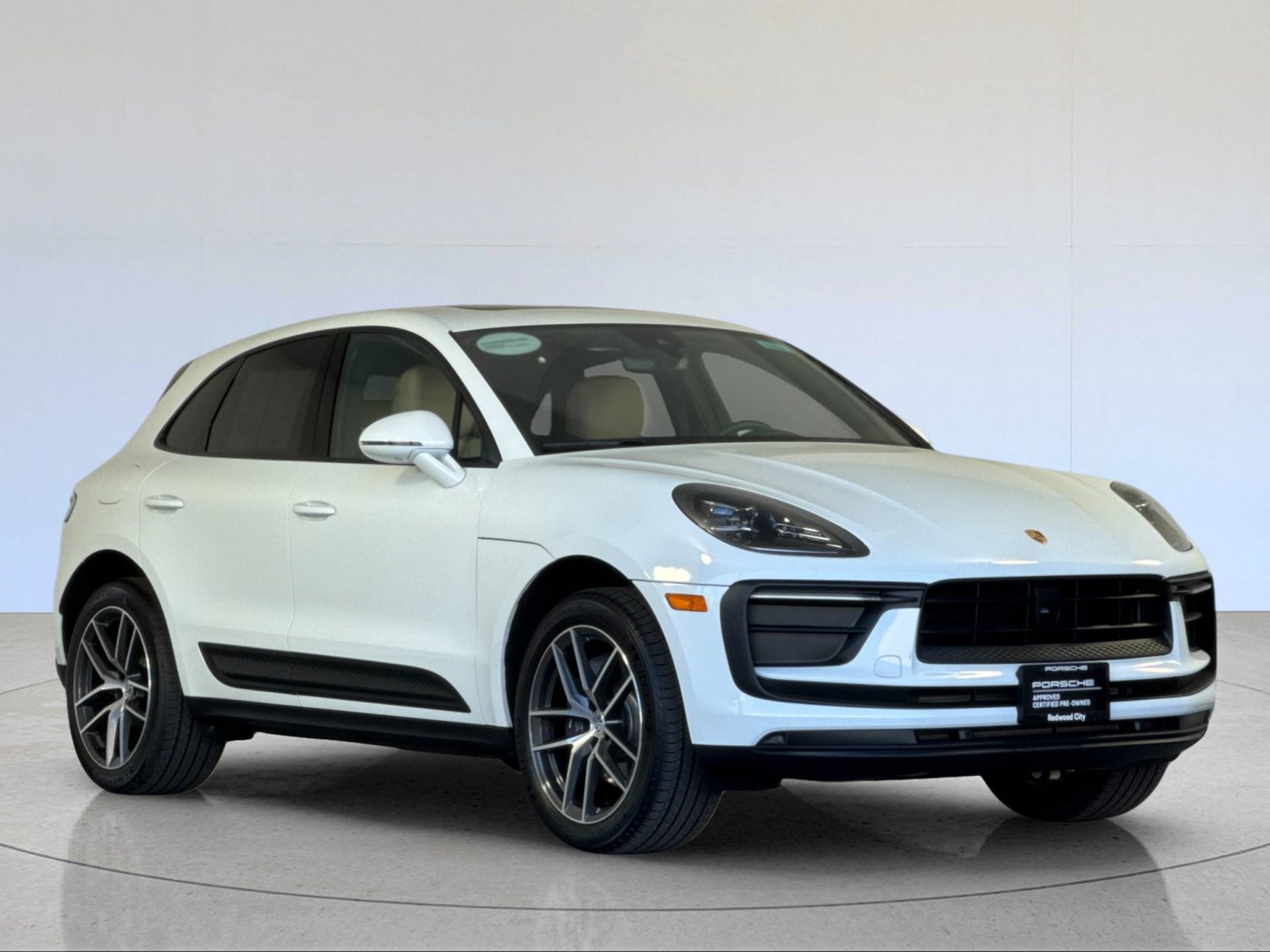 Certified 2026 Porsche Macan AWD/4WD image 10