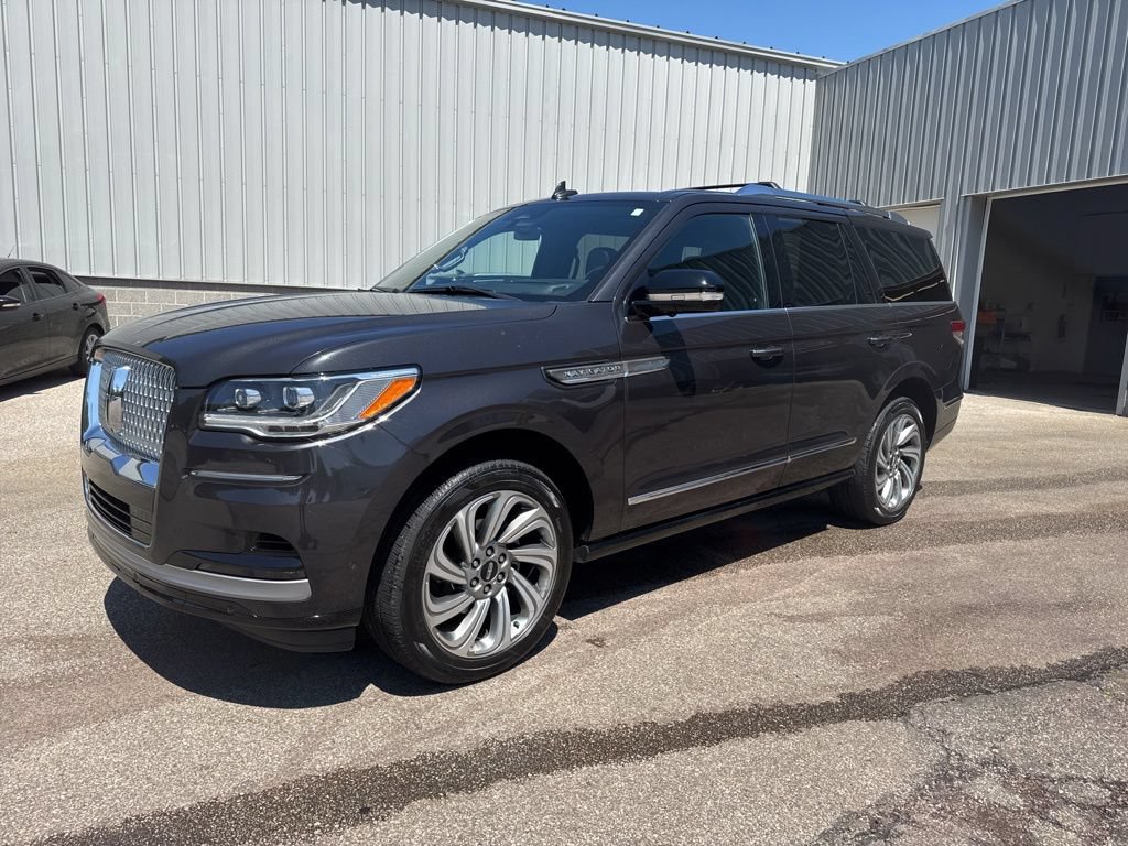 Used 2022 Lincoln Navigator Reserve AWD/4WD image 17