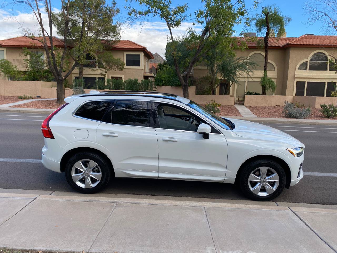 Used 2022 Volvo XC60 B5 Momentum AWD/4WD image 4