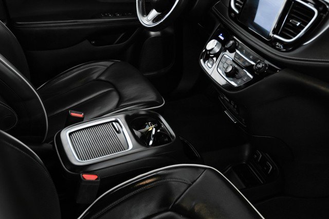 Used 2019 Chrysler Pacifica Limited w/ Advanced Safetytec Group image 24